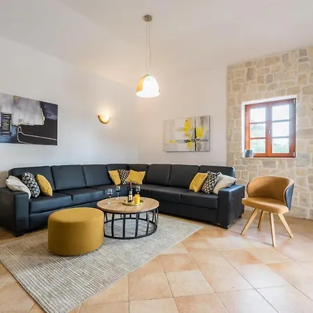 Amazing In Muline With Wifi Holiday home