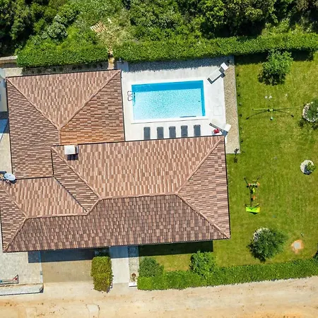 Beautiful In Muline With Sauna